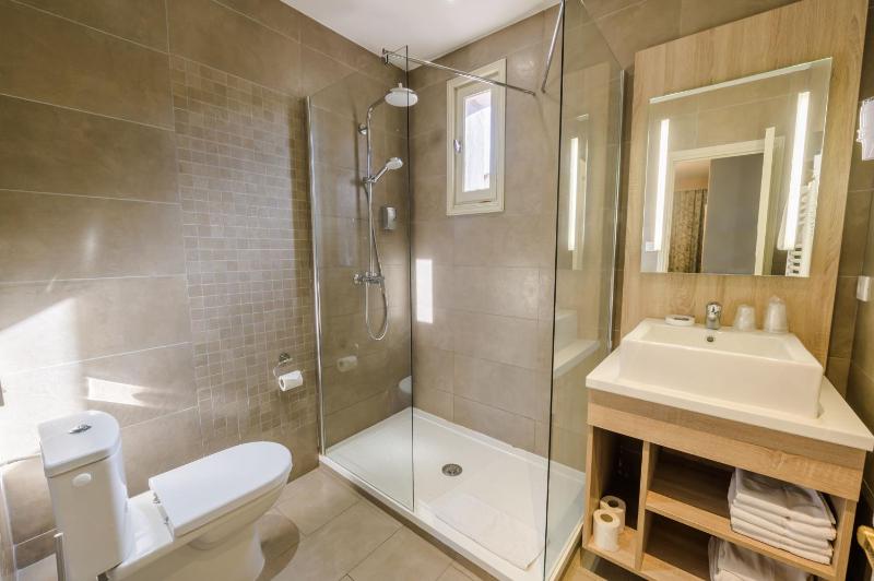 Family Suite 5 Persons image 2