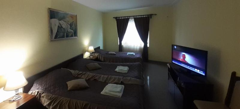 Economy Triple Room image 1