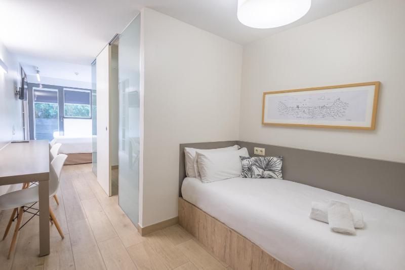 Triple Room with Terrace image 1