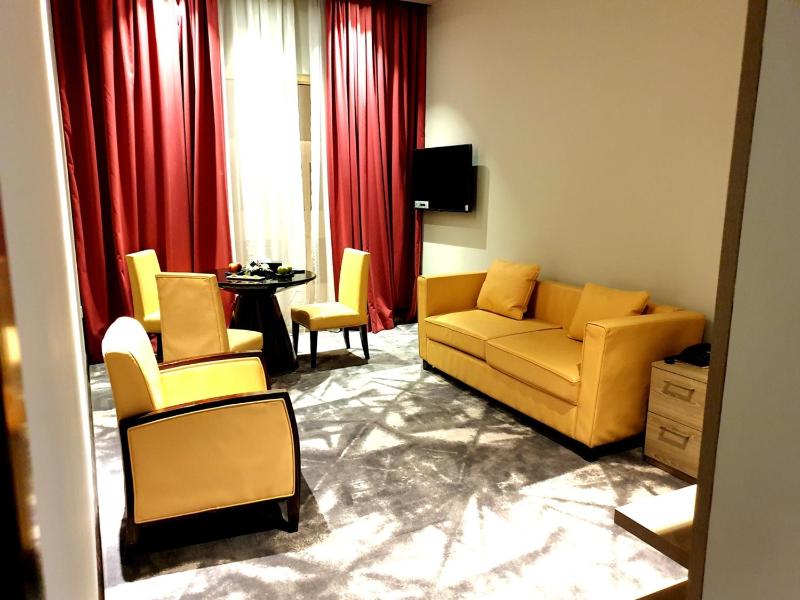 Executive Suite image 3
