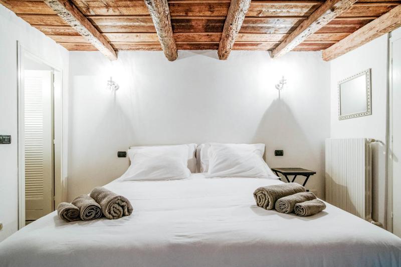 Casa boutique pietra e design nel centro storico - image 2