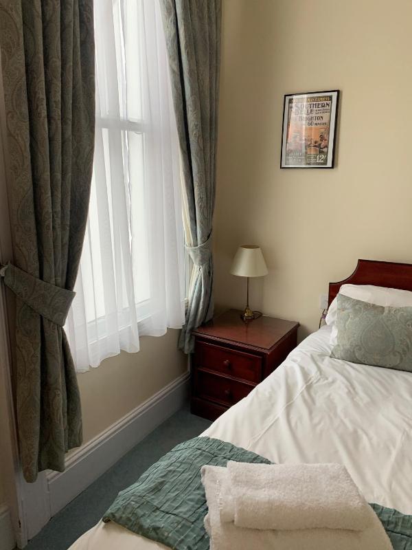 Double or Twin Room image 3