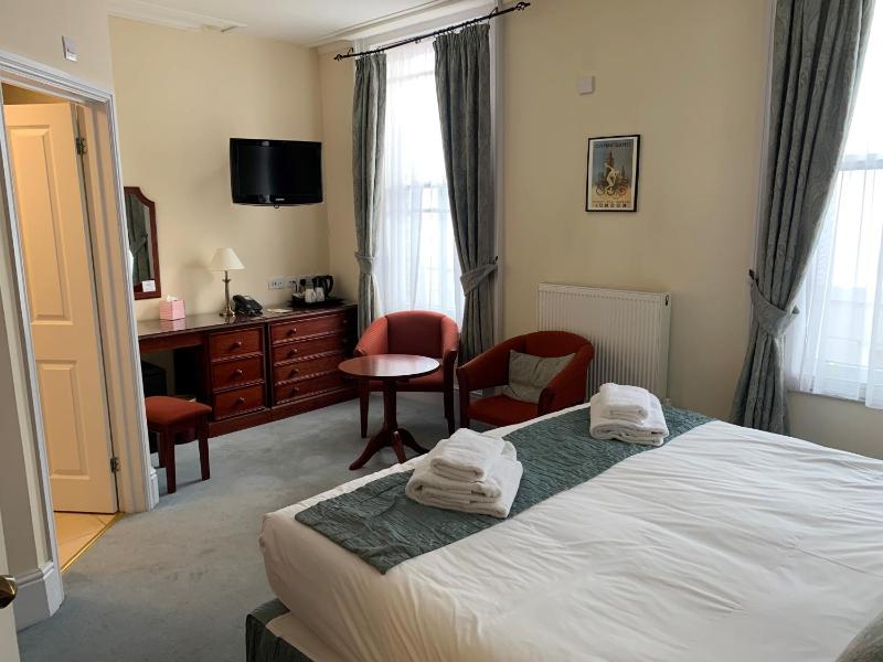 Double or Twin Room image 2