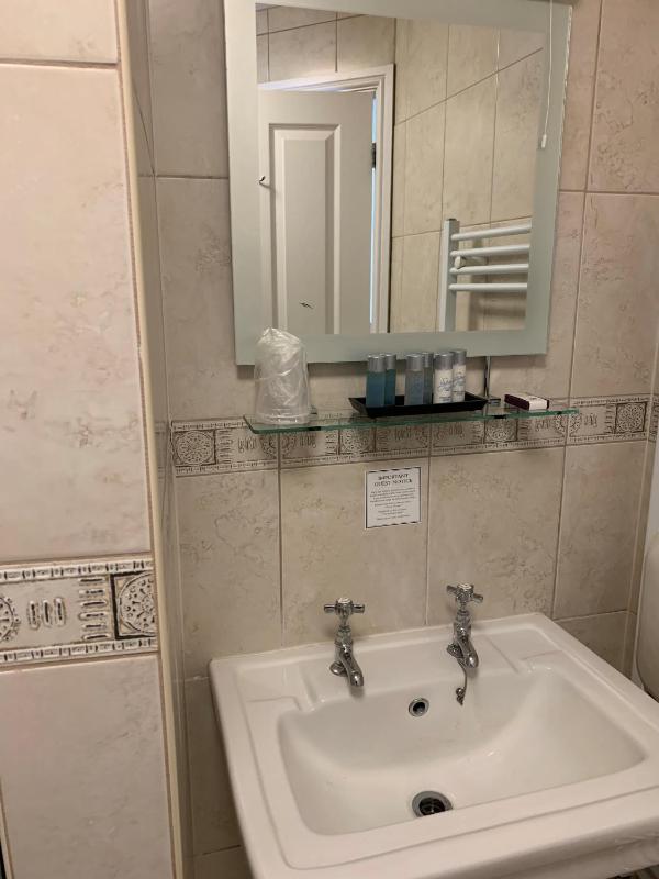 Double or Twin Room image 3