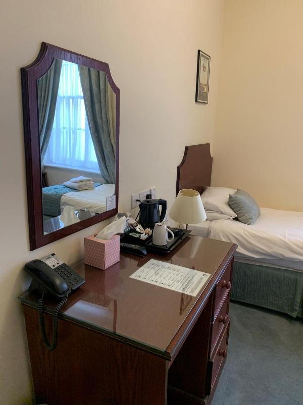 Single Room image 4