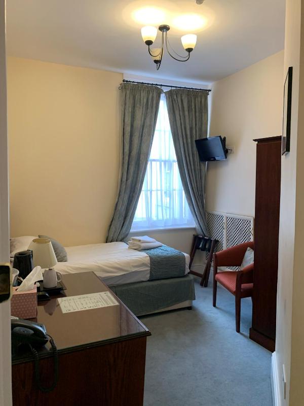 Single Room image 3