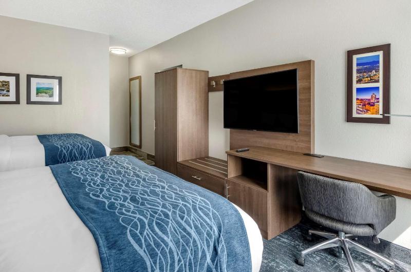 Queen Suite with Two Queen Beds - Non-Smoking image 2