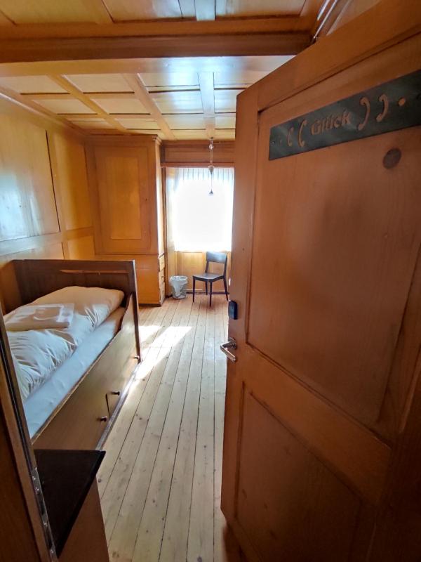 Single Room with Shared Bathroom image 3