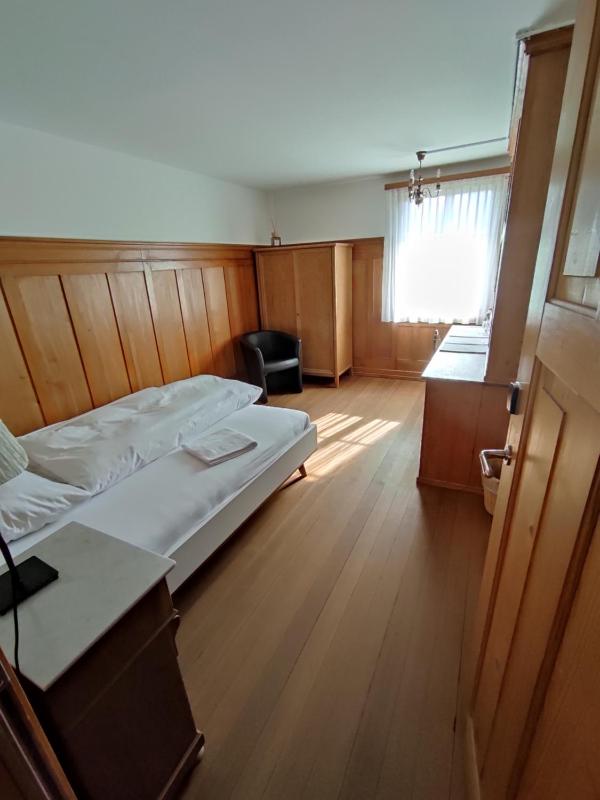 Double Room with Shared Bathroom image 3