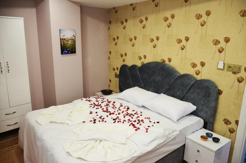 Double or Twin Room image 4