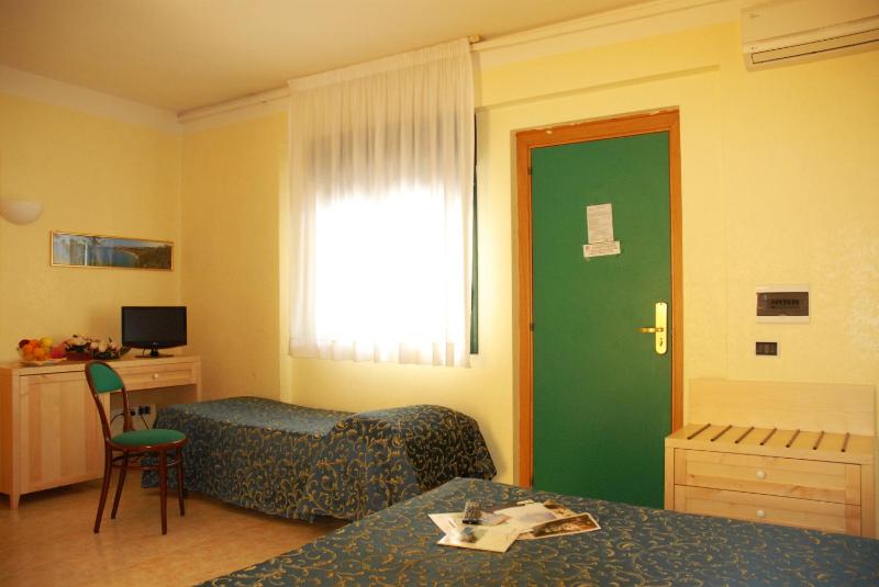 Classic Triple Room - Annex image 3