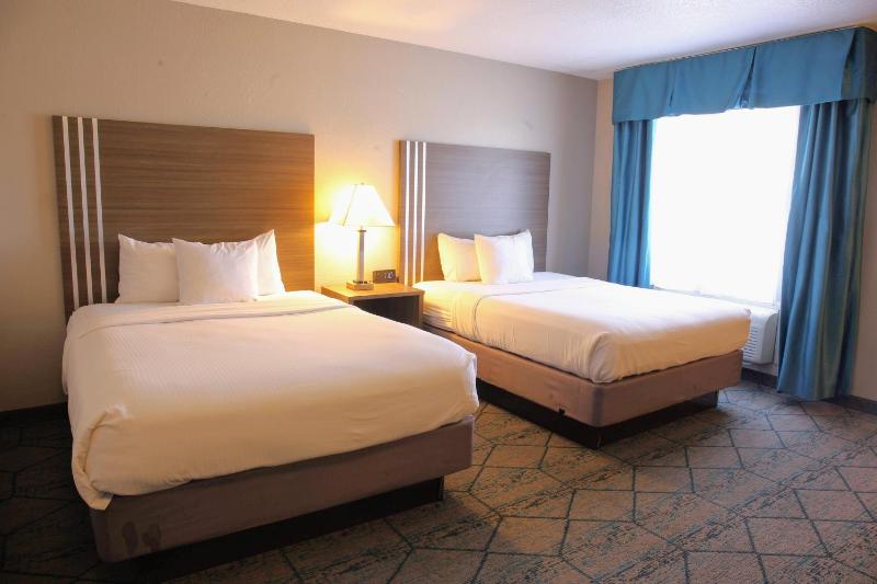 Queen Room with Two Queen Beds - Non-Smoking image 2