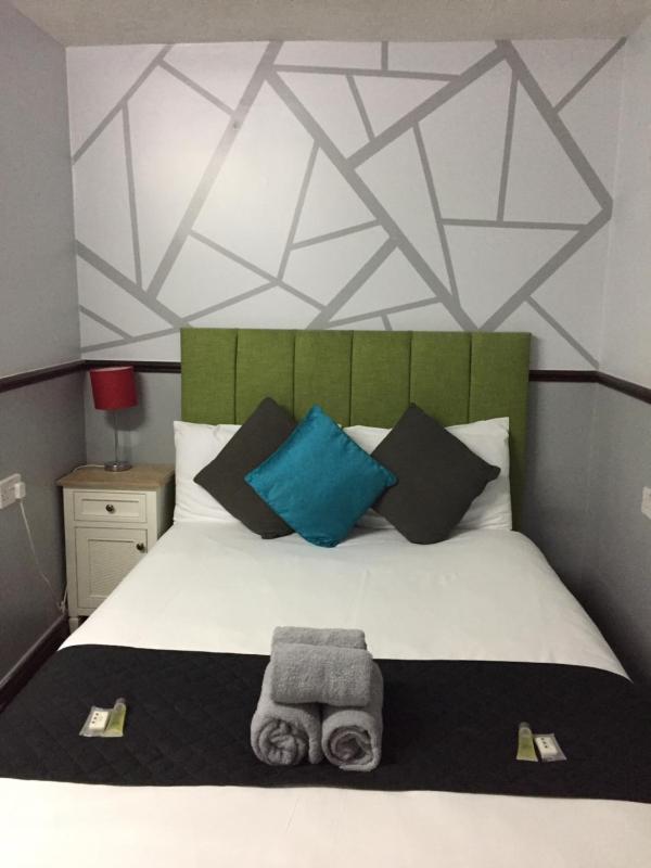 Double Room with Private Bathroom image 1