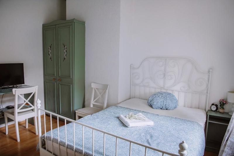Single Room image 3