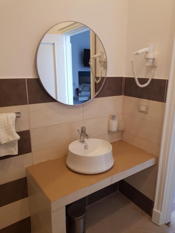 Triple Room with Bathroom image 3