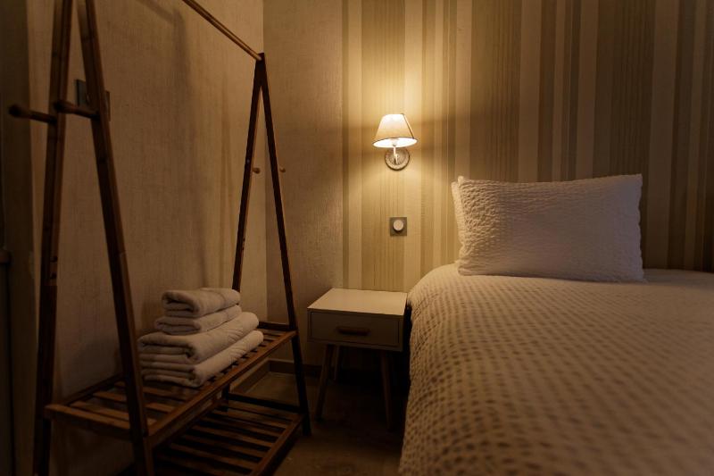 One-Bedroom Apartment image 3