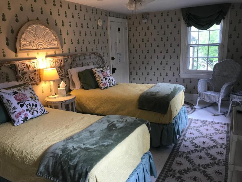 Large Double or Twin Room image 1