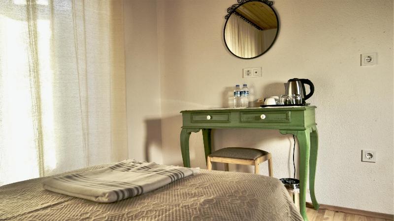 Standard Twin Room image 2