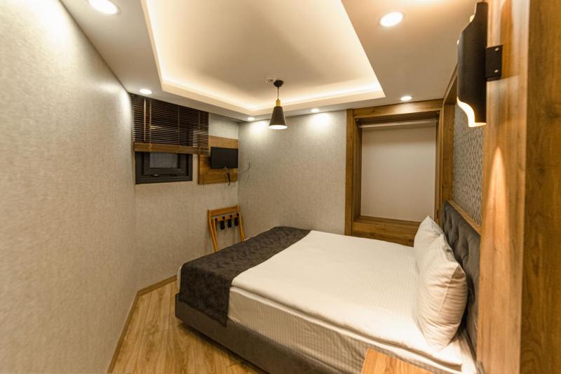 Standard Family Room image 4