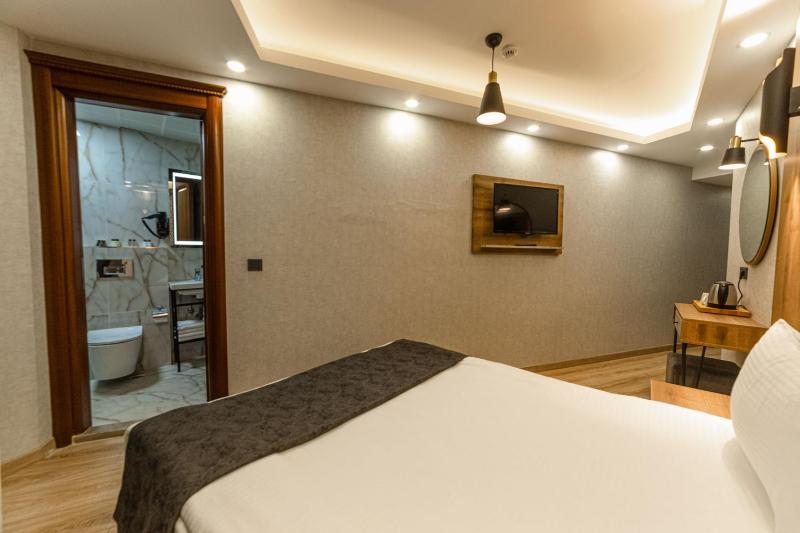 Standard Family Room image 3