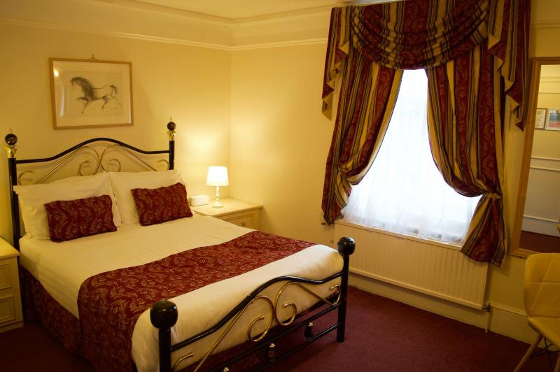 Standard Double Room image 4