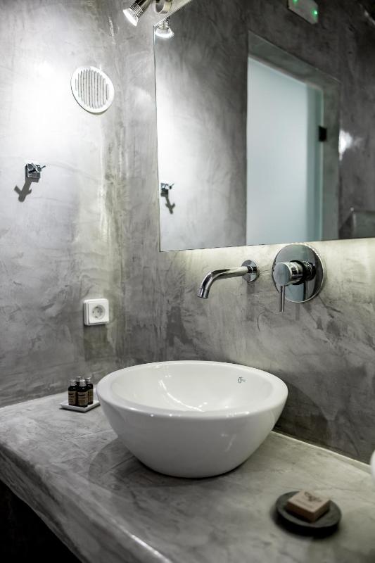 Grand Two Bedroom Apartment with Private Hot Tub image 3