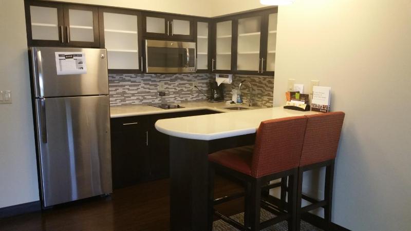 One-Bedroom Queen Suite image 2