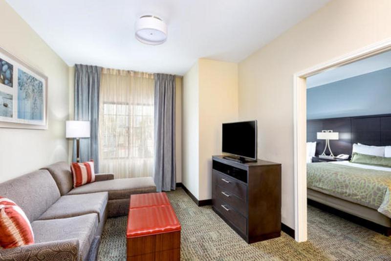 One-Bedroom Queen Suite image 3