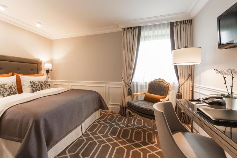 Superior Double Room image 3