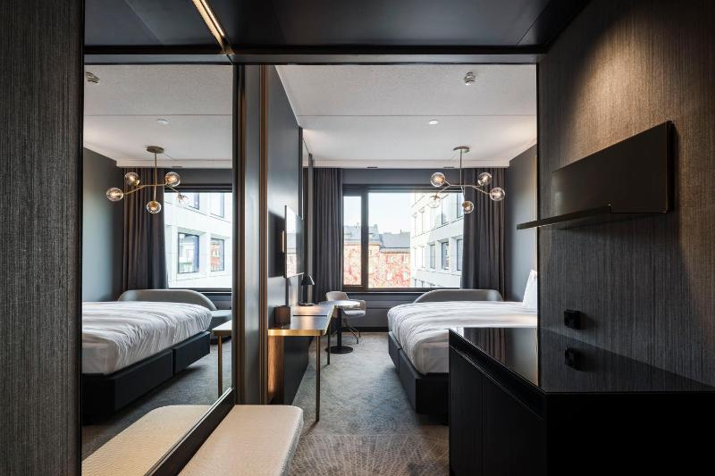 Premium King Room - Club Lounge Access image 3