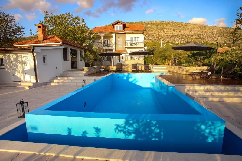 Villa image 4