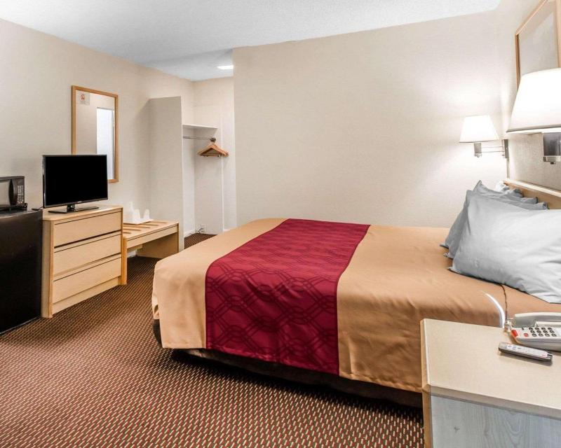 King Room - Non-Smoking image 2