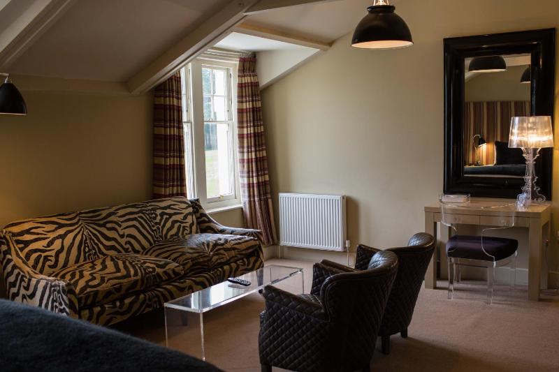 Deluxe Double Room image 3