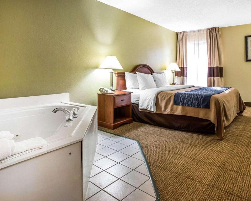 King Room with Whirlpool - Non smoking image 4