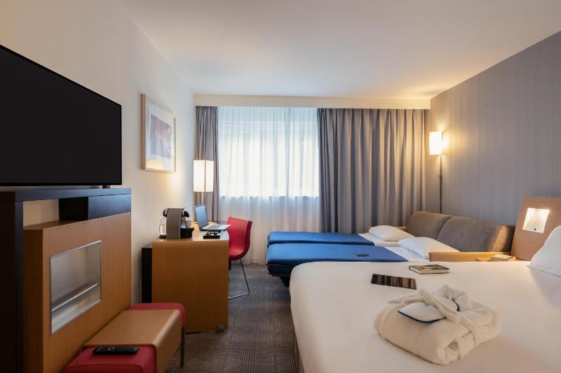 Executive Double Room with Sofa Bed image 2