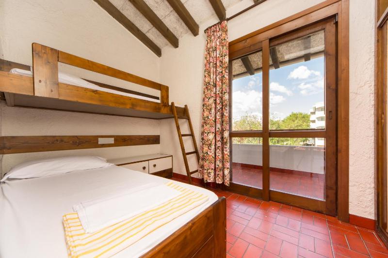 Economy Small One-Bedroom Apartment with Balcony image 4