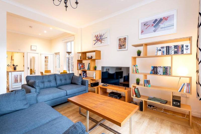 Two-Bedroom House image 4