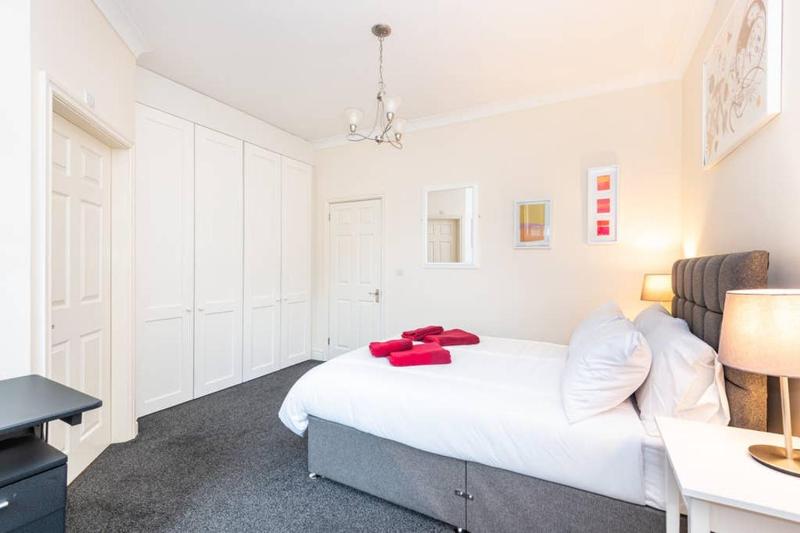 Two-Bedroom House image 3