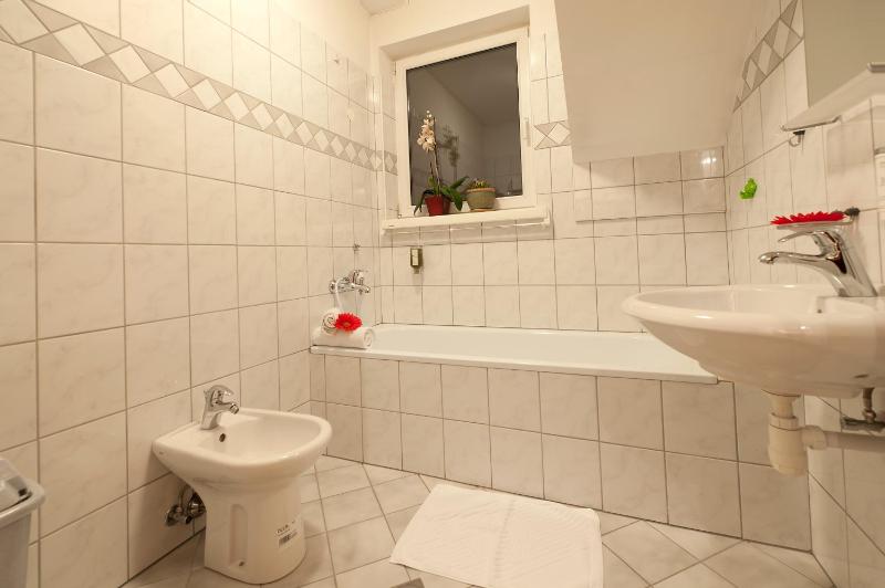 One-Bedroom Apartment (4 Adults) image 1