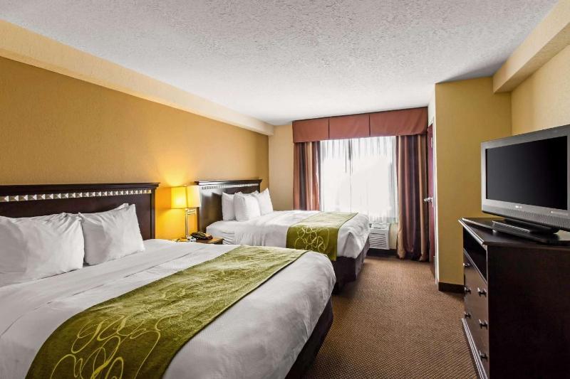Queen Suite with Two Queen Beds - Non-Smoking image 2