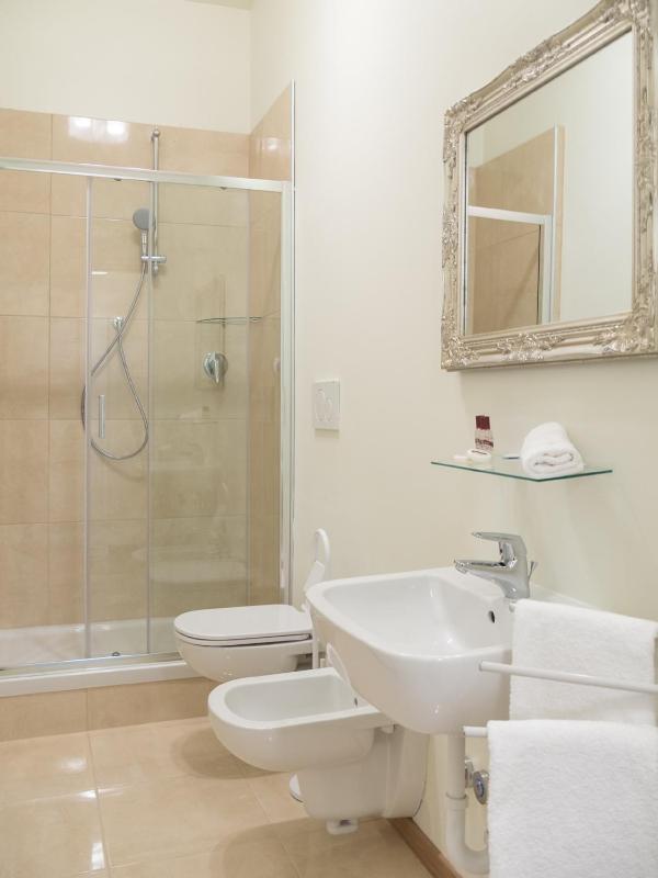 Deluxe Double Room image 2