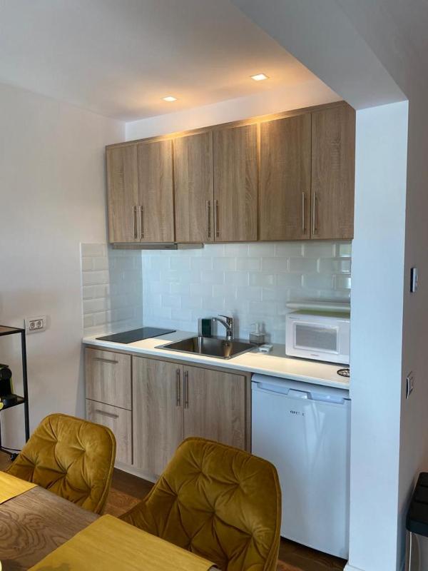 Apartment 4 image 3