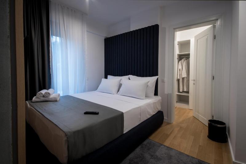 Deluxe Double Room image 2