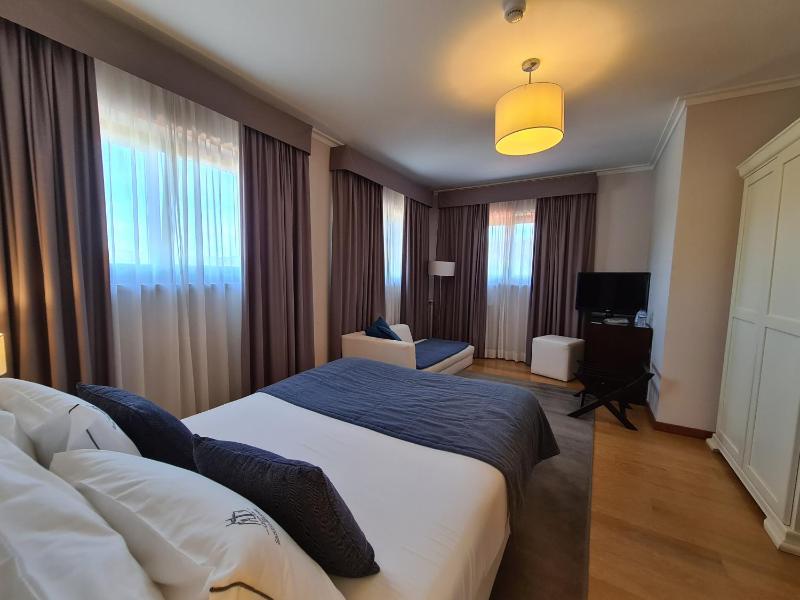 Suite with Hot Tub image 3