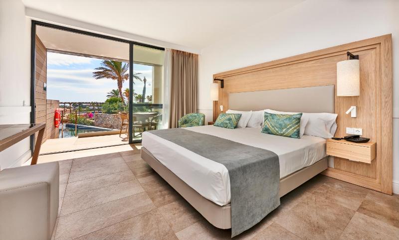 Superior Family Suite Swim Up image 3