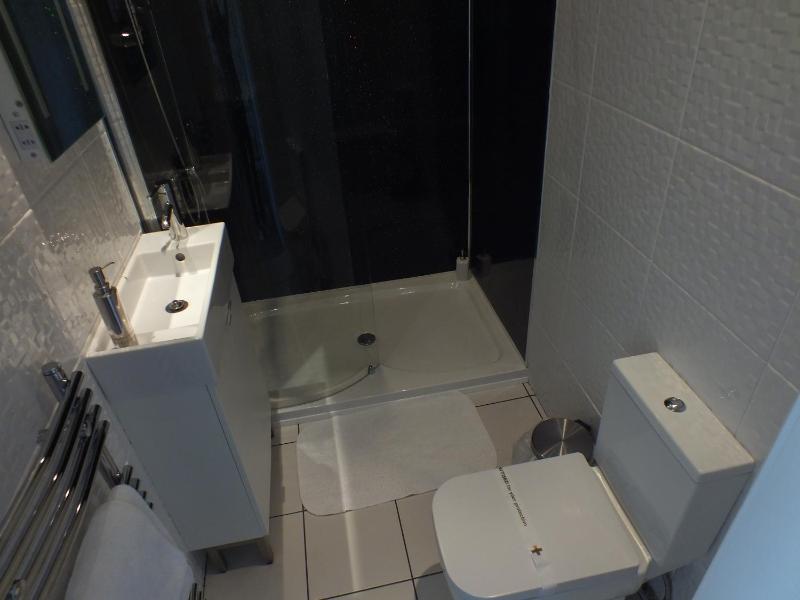 Deluxe Twin Room image 2