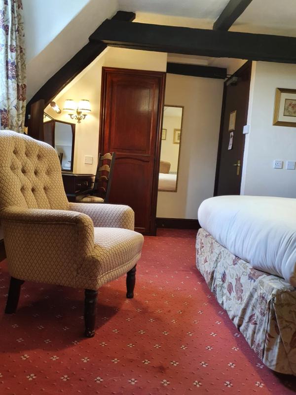 Budget Double Room (main hotel) image 4