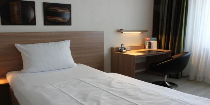 Single Room image 4