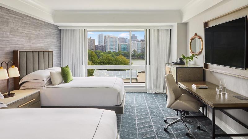 Essential Queen Room with Two Queen Beds and View image 3