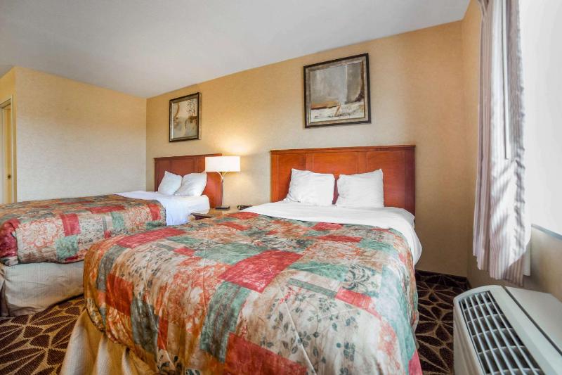 Double Room with Two Double Beds - Smoking image 2